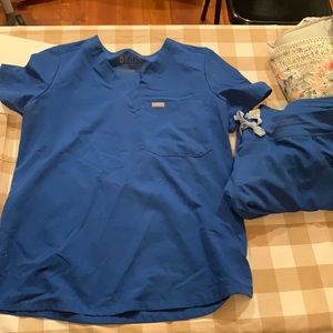 FIGS large bottoms medium top scrub set